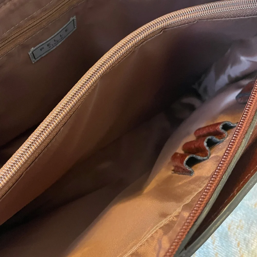 Elegant Brown Leather Men's or Women’s Briefcase